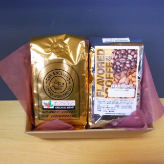 美味しいコーヒーの通販サイト。ミスター・イングリッシュ・コーヒーがお薦めするコーヒーギフト「直火とフレーバー2Pセット」はこちらです。
