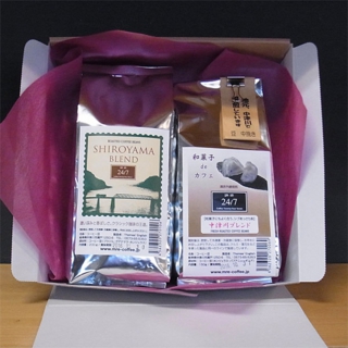 美味しいコーヒーの通販サイト。ミスター・イングリッシュ・コーヒーがお薦めするコーヒーギフト「直火とフレーバー2Pセット」はこちらです。