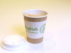 ミスター・イングリッシュ・Coffee24/7ドライブスルーがお届けする、生豆から焙煎して仕上げた本格エスプレッソを使用して淹れた、アメリカーノです。