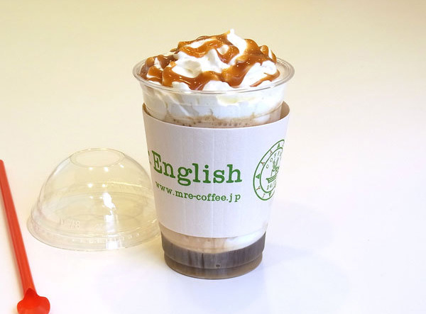 ミスター・イングリッシュ・Coffee24/7ドライブスルーがお届けする、新感覚スイーツ的なドリンク、フラッテ(フローズンシェイク)です。