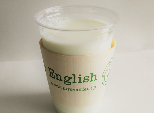 ミスター・イングリッシュ・Coffee24/7ドライブスルーがお届けする、新感覚スイーツ的なドリンク、フラッテ(フローズンシェイク)です。